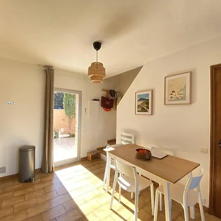 Mazet Rénové Avec Piscine, Tennis, 2 Terrasses à Cavalaire-sur-mer. - Fr-1-100-333 *