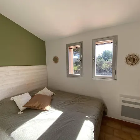 Mazet Rénové Avec Piscine, Tennis, 2 Terrasses à Cavalaire-sur-mer. - Fr-1-100-333 *